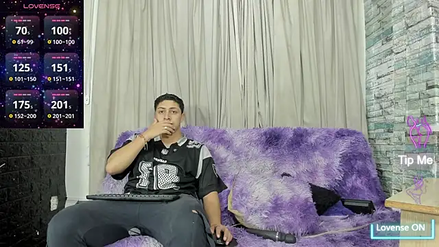 NoahAndBunny online show from June 30, 2026, 11:33 am