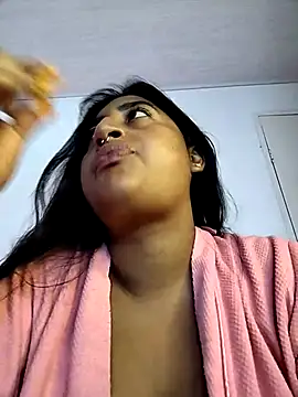 Snapshot of DestiinyBlack chatting on May 5, 2026, 8:39 pm DestiinyBlack online show from May 5, 2026, 8:39 pm