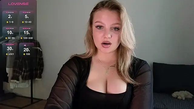 Snapshot of bettyloveu chatting on June 29, 2026, 11:43 am bettyloveu online show from June 29, 2026, 11:43 am