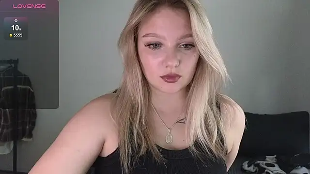 Snapshot of bettyloveu chatting on July 1, 2026, 11:01 am bettyloveu online show from July 1, 2026, 11:01 am