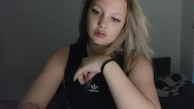Snapshot of bettyloveu chatting on July 28, 2026, 4:39 pm bettyloveu online show from July 28, 2026, 4:39 pm