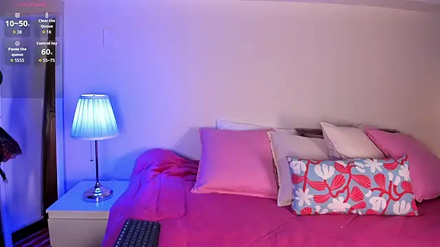 cuttie blondie online show from July 20, 2026, 11:45 am