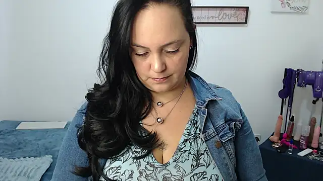 Veroniicabbw  online show from May 22, 2026, 1:06 pm