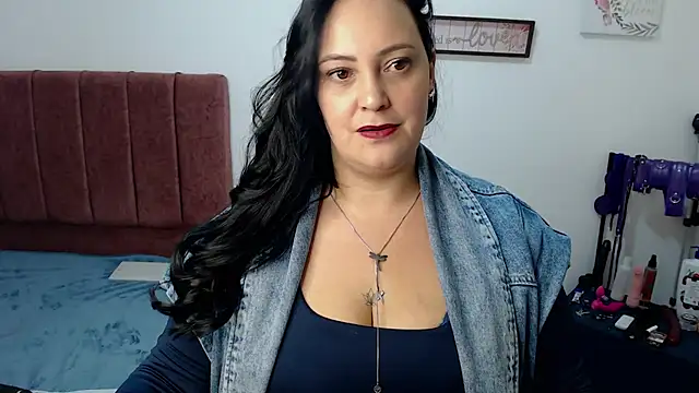 Veroniicabbw  online show from June 4, 2026, 1:39 pm