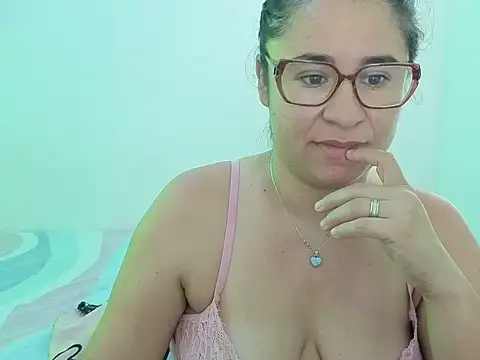 Snapshot of estrellajunior chatting on July 7, 2026, 11:14 am estrellajunior online show from July 7, 2026, 11:14 am