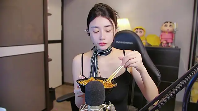 XiaoYuBao- online show from July 12, 2026, 8:33 pm