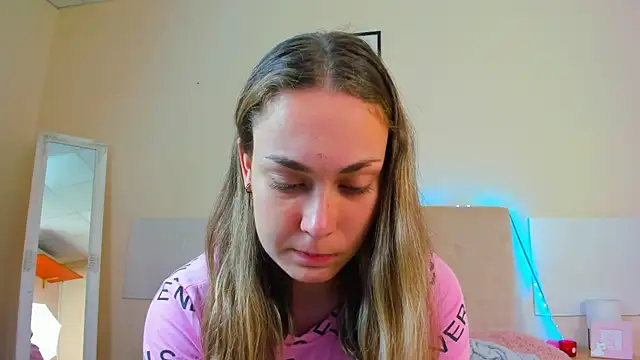 Snapshot of MelanieCuty chatting on July 11, 2026, 5:32 am MelanieCuty online show from July 11, 2026, 5:32 am