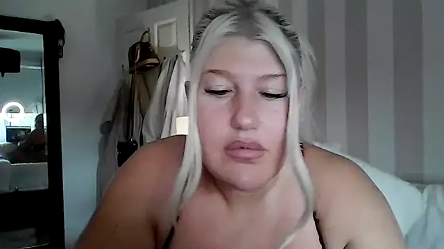 Snapshot of Lexi_Laura chatting on May 20, 2026, 10:21 am Lexi Laura online show from May 20, 2026, 10:21 am