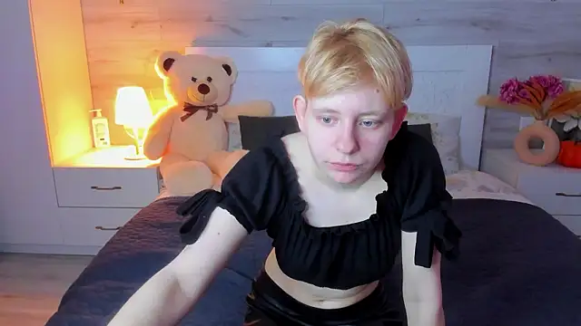 EloraBlu online show from March 16, 2026, 12:53 pm