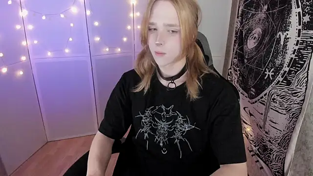 Snapshot of Simochka_w chatting on July 2, 2026, 4:29 am Simochka w online show from July 2, 2026, 4:29 am