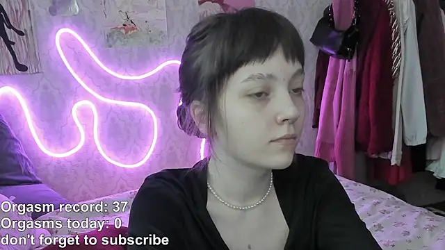 RileyNymph online show from May 1, 2026, 3:11 am