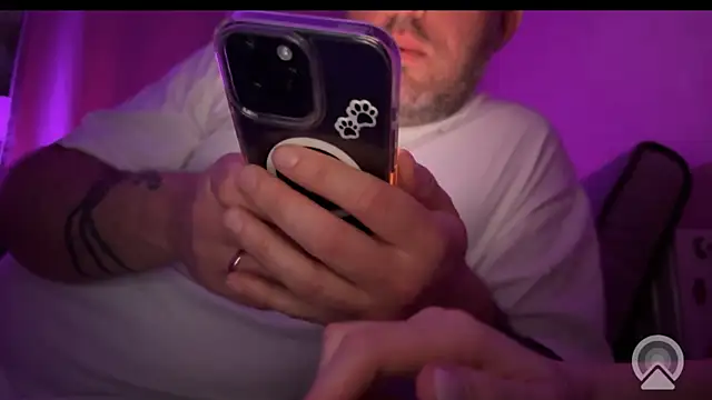 Snapshot of garnet_hornet chatting on March 16, 2026, 9:08 pm garnet hornet online show from March 16, 2026, 9:08 pm