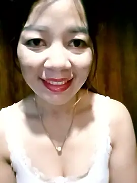 Snapshot of Yiyi102300 chatting on June 11, 2026, 12:32 am Yiyi102300 online show from June 11, 2026, 12:32 am