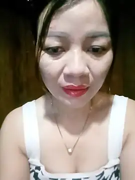 Snapshot of Yiyi102300 chatting on June 14, 2026, 12:19 am Yiyi102300 online show from June 14, 2026, 12:19 am