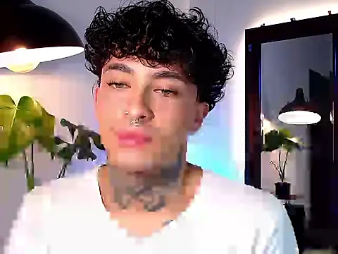 stevennavarro online show from March 17, 2026, 1:43 am