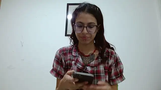 Snapshot of Emily_Lopera chatting on May 5, 2026, 12:07 am Emily Lopera online show from May 5, 2026, 12:07 am