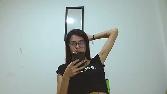 Snapshot of Emily_Lopera chatting on May 16, 2026, 2:19 am Emily Lopera online show from May 16, 2026, 2:19 am