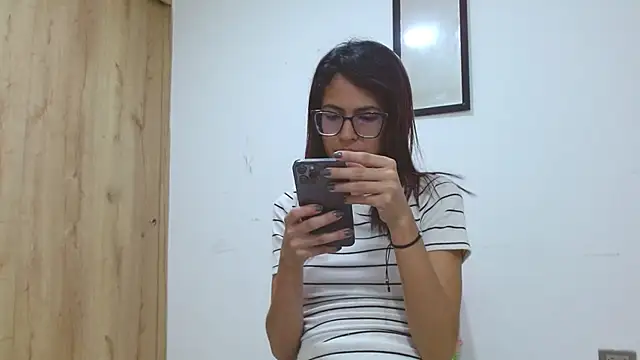 Snapshot of Emily_Lopera chatting on May 20, 2026, 6:47 pm Emily Lopera online show from May 20, 2026, 6:47 pm