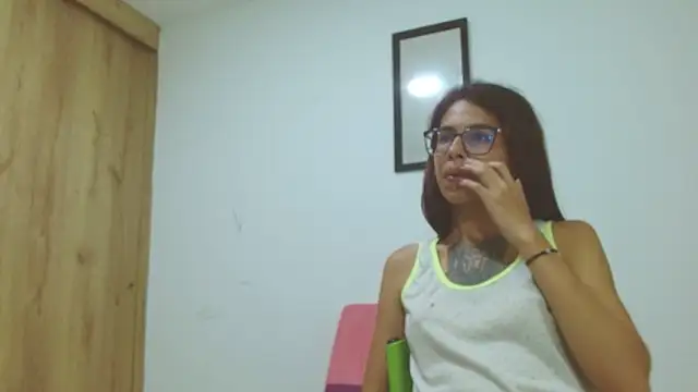 Snapshot of Emily_Lopera chatting on May 27, 2026, 5:04 am Emily Lopera online show from May 27, 2026, 5:04 am