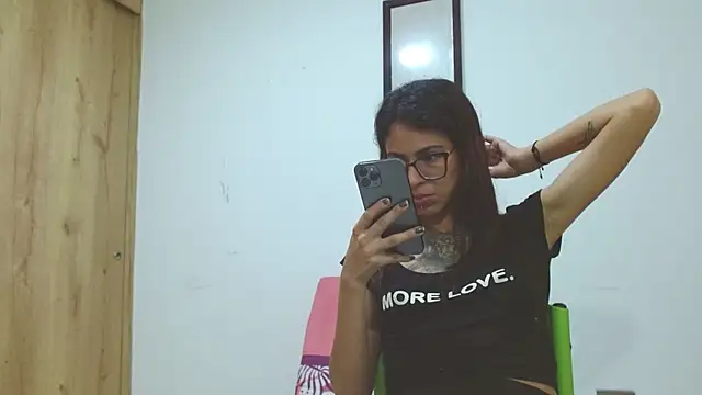 Snapshot of Emily_Lopera chatting on May 30, 2026, 2:30 am Emily Lopera online show from May 30, 2026, 2:30 am