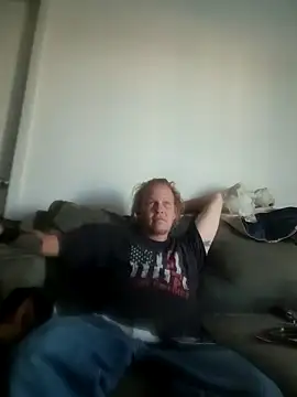 Snapshot of yourMasterisBored chatting on May 9, 2026, 12:38 am yourMasterisBored online show from May 9, 2026, 12:38 am