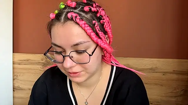 KlairRoms online show from March 18, 2026, 7:22 am