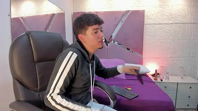 Noah DeLuca  online show from March 17, 2026, 7:50 pm