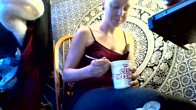 Snapshot of Ambionce chatting on May 15, 2026, 5:47 am Ambionce online show from May 15, 2026, 5:47 am