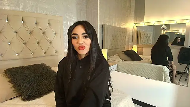 BELLA THORNERFG online show from March 19, 2026, 3:54 am