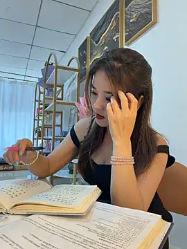 Snapshot of Xiaoxiao-y chatting on June 9, 2026, 6:14 am Xiaoxiao-y online show from June 9, 2026, 6:14 am