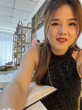 Snapshot of Xiaoxiao-y chatting on June 10, 2026, 6:45 am Xiaoxiao-y online show from June 10, 2026, 6:45 am