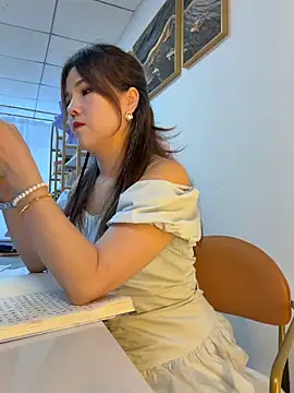 Snapshot of Xiaoxiao-y chatting on June 16, 2026, 7:33 am Xiaoxiao-y online show from June 16, 2026, 7:33 am