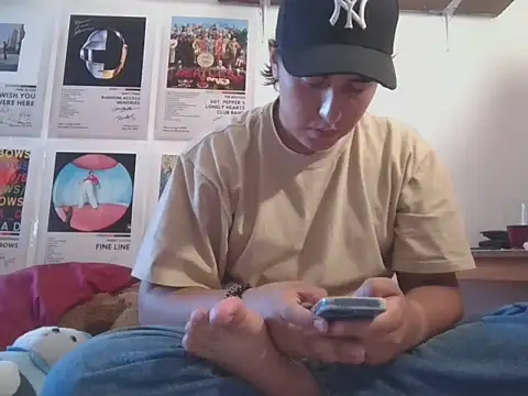 Snapshot of amartinezszz chatting on May 24, 2026, 12:15 am amartinezszz online show from May 24, 2026, 12:15 am