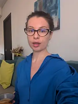 IreneBlue  online show from April 5, 2026, 7:05 am