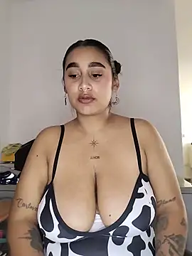 Mia skyy18 online show from May 12, 2026, 11:40 am