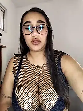 Mia skyy18 online show from May 14, 2026, 1:40 pm