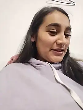 Mia skyy18 online show from May 15, 2026, 2:29 am