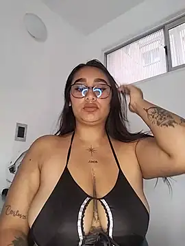 Mia skyy18 online show from June 26, 2026, 4:55 pm