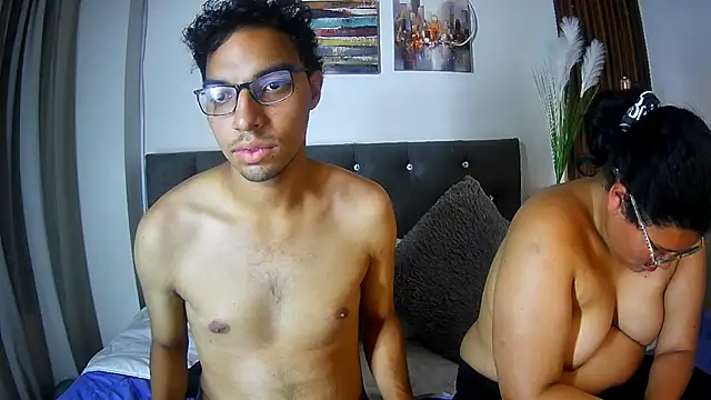 naughtycouplex  online show from March 26, 2026, 1:33 am