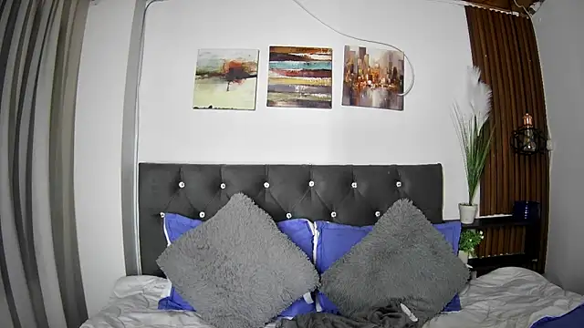 naughtycouplex  online show from March 26, 2026, 11:43 pm