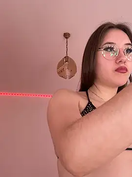Snapshot of evelynnMiss chatting on June 18, 2026, 12:31 pm evelynnMiss online show from June 18, 2026, 12:31 pm