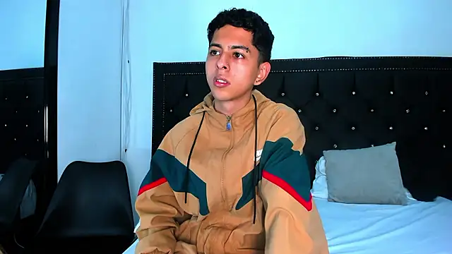 NohaDrake online show from March 16, 2026, 4:40 am