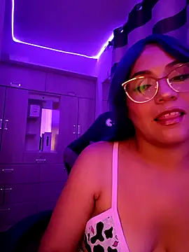 PiscisGirl online show from April 26, 2026, 7:06 am