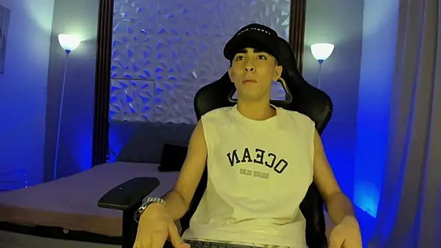 Michaell twinkk  online show from March 17, 2026, 3:00 am