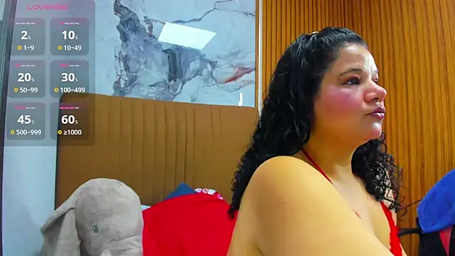 MAYTE1096 online show from May 7, 2026, 8:03 pm