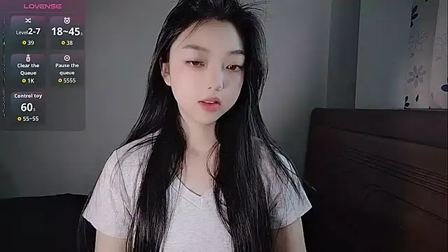 oblakitty  online show from April 28, 2026, 12:42 am