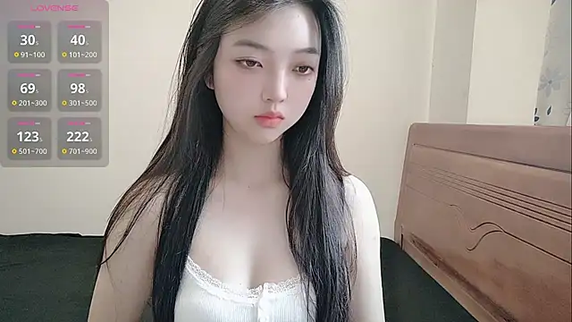 Snapshot of oblakitty_ chatting on May 6, 2026, 12:30 am oblakitty online show from May 6, 2026, 12:30 am