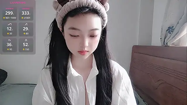 Snapshot of oblakitty_ chatting on June 5, 2026, 12:50 am oblakitty online show from June 5, 2026, 12:50 am