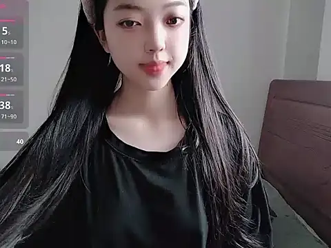 Snapshot of oblakitty_ chatting on July 4, 2026, 12:39 am oblakitty online show from July 4, 2026, 12:39 am
