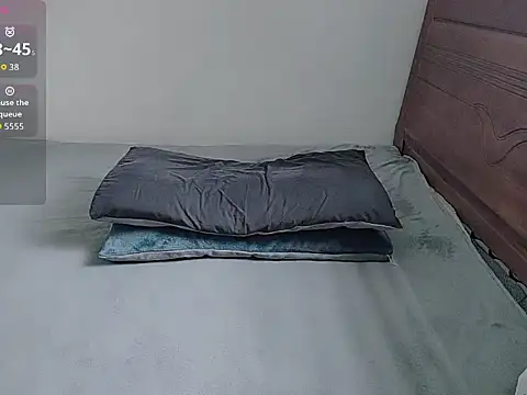 Snapshot of oblakitty_ chatting on July 7, 2026, 12:46 am oblakitty online show from July 7, 2026, 12:46 am